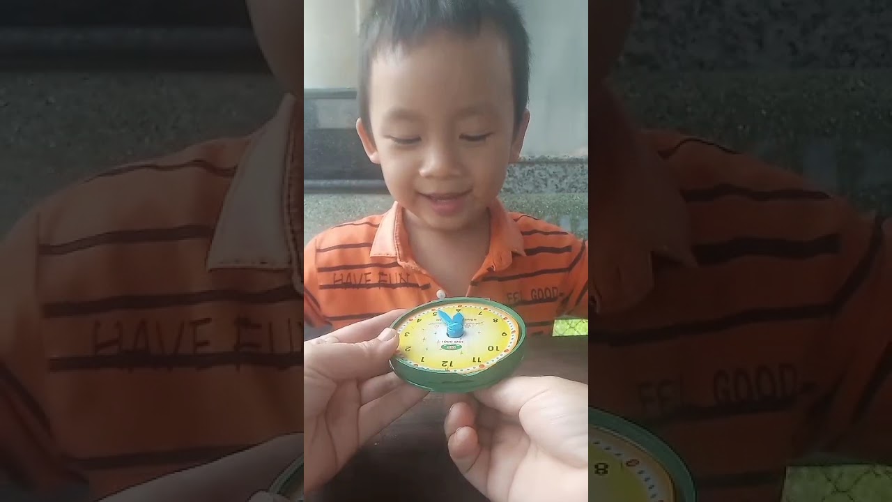Em bé học toán. Bảo Bảo gần 4 tuổi.