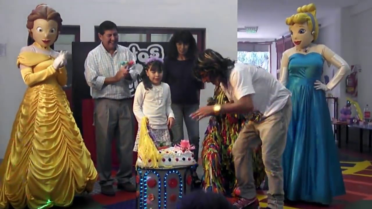 Carlitos Merlian Canta el feliz cumple