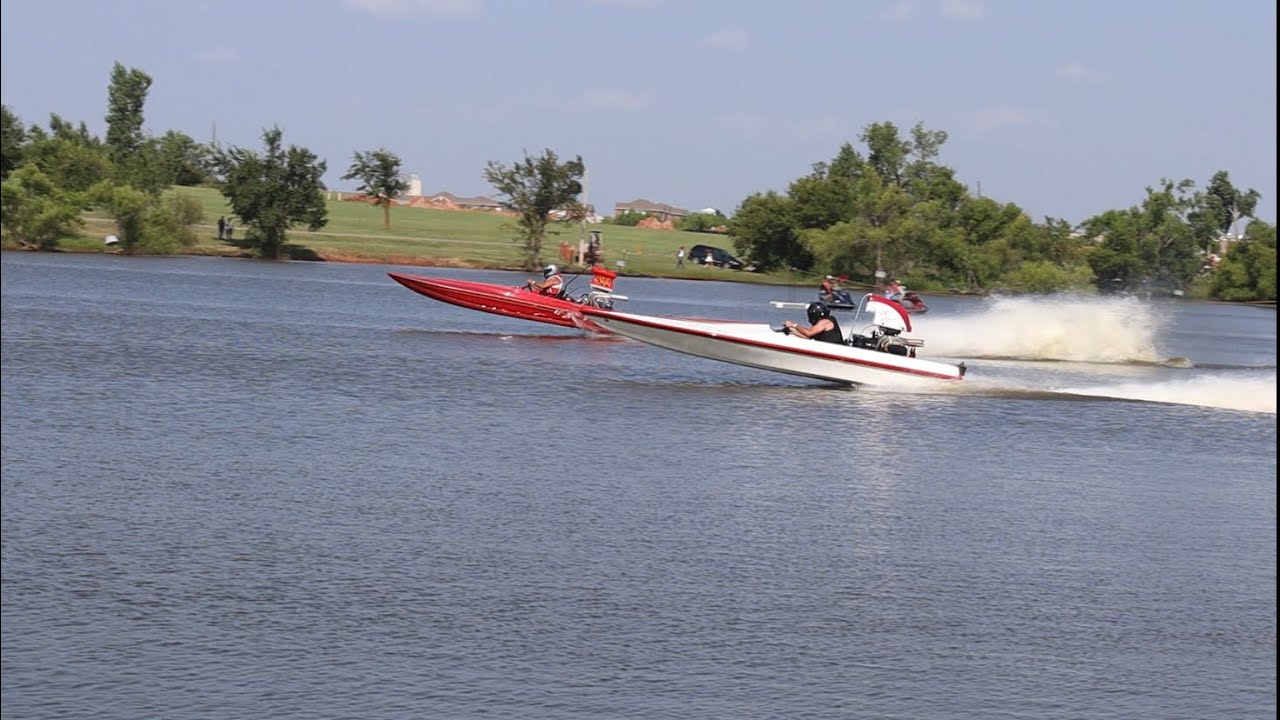 Drag boat racing- smoke in the water outlaw drag boat racing