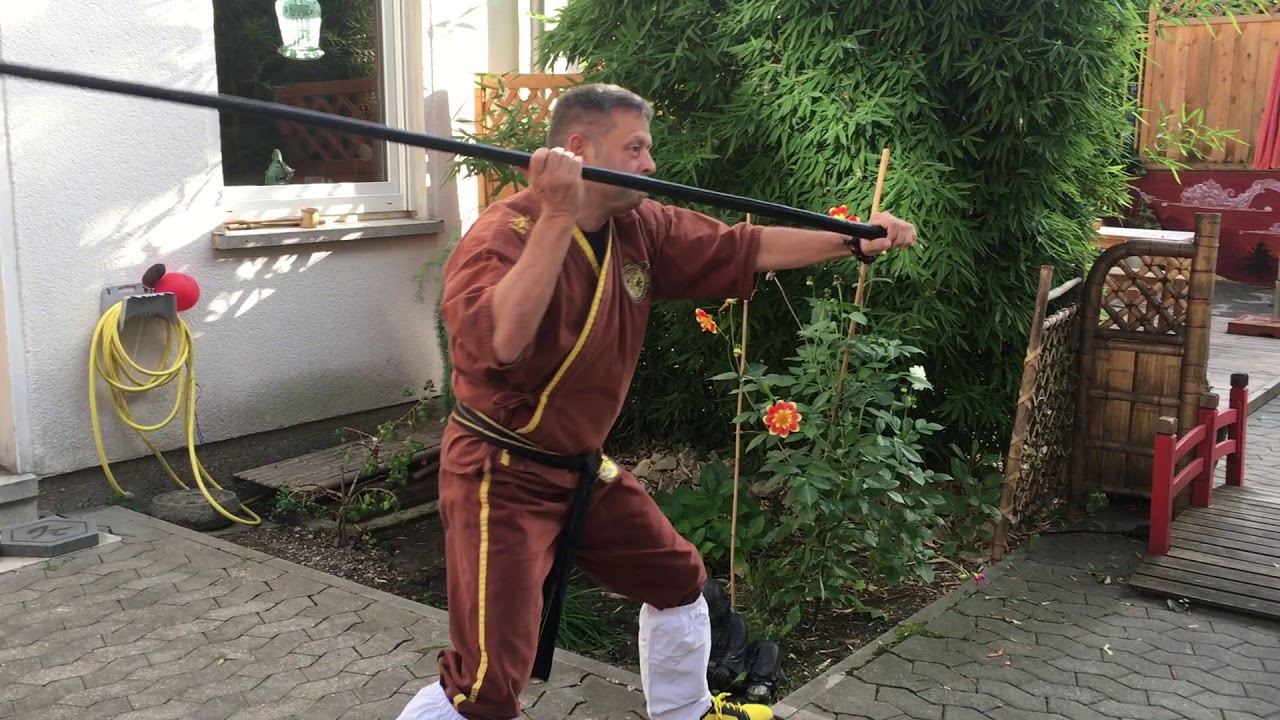 Kung Fu Long Pole Bagua Kwun