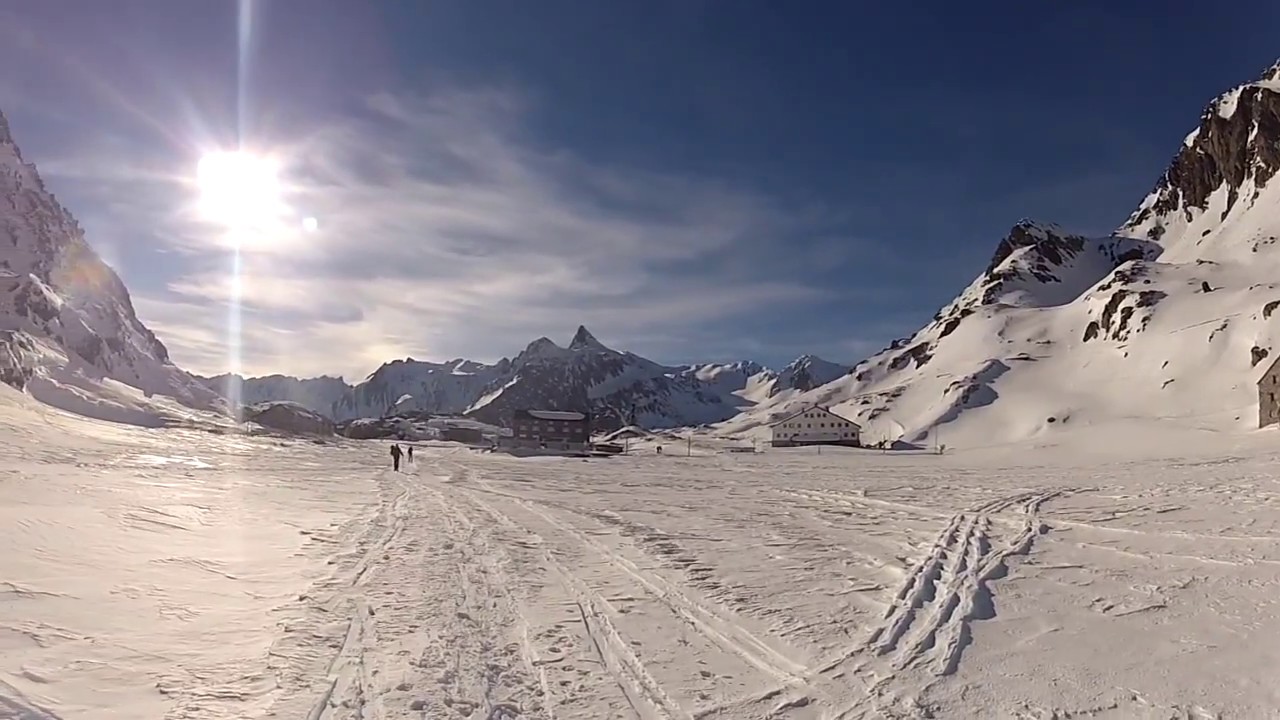 Grand Saint Bernard snowshoeing