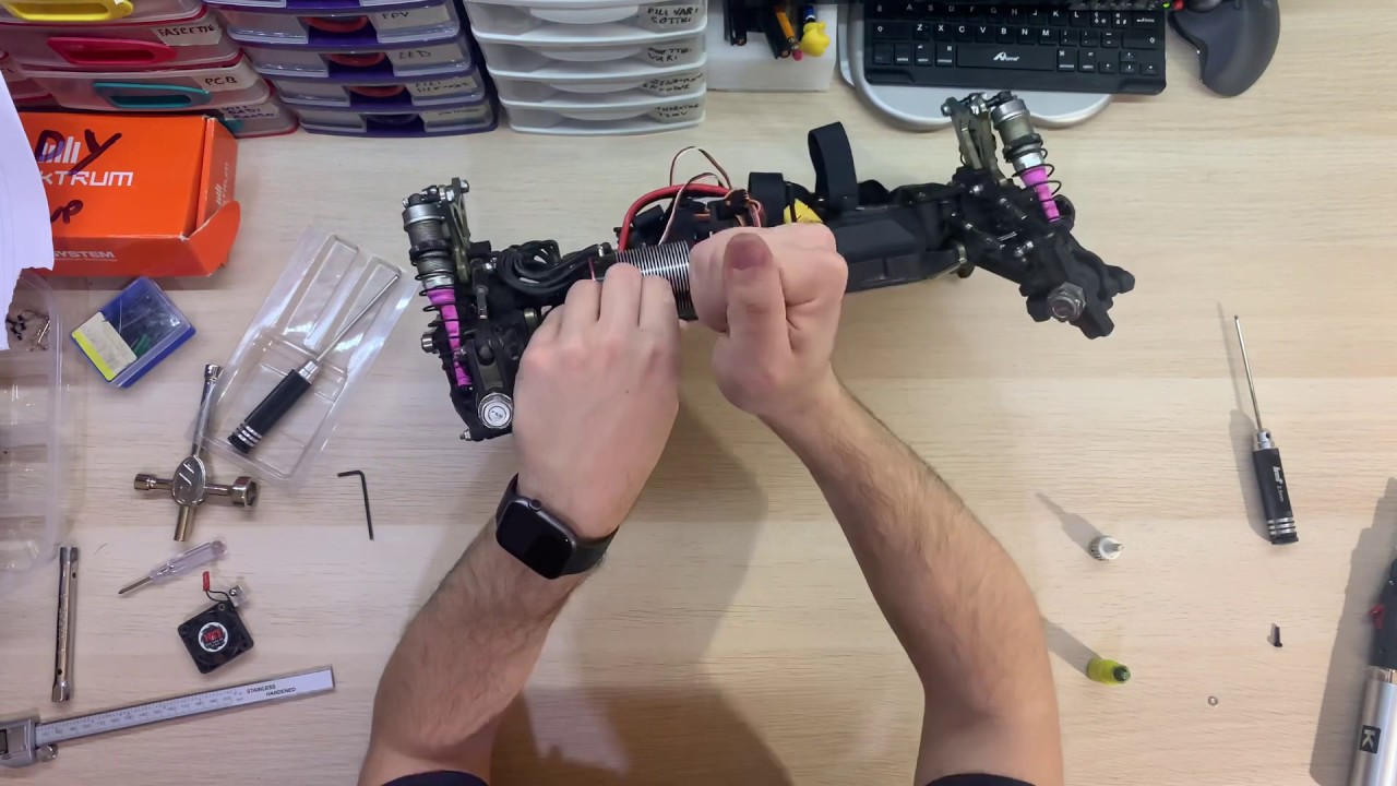 RC Modellismo Caserta - Tutorial convertire una macchina buggy in Monster truck - Convert rc car