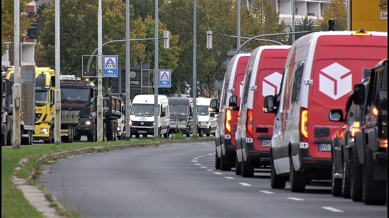 Unternehmerinitiative demonstriert mit Autokorso in Neubrandenburg