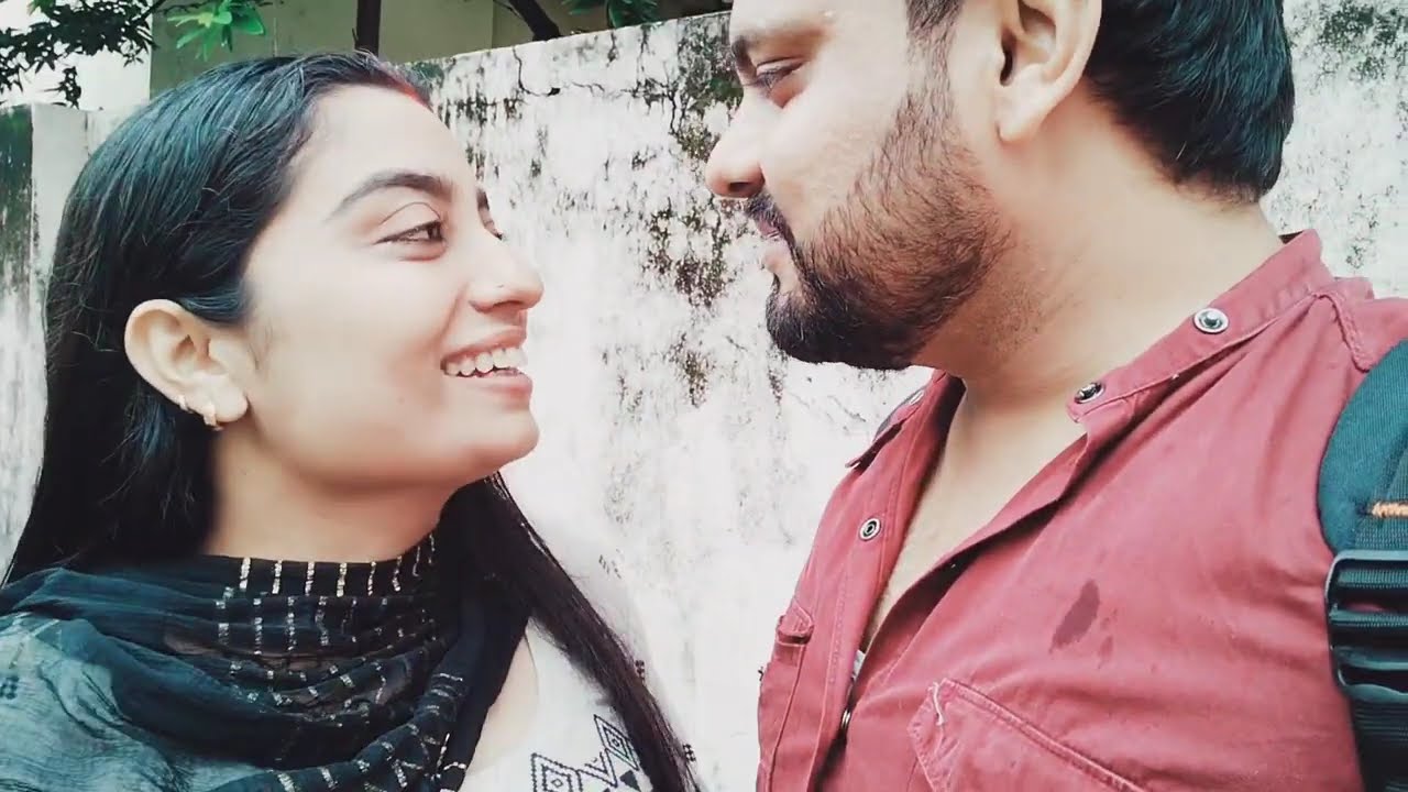 नीतू अचानक देख कर। रोने लगी 😭।ये बिना बताए कहा से आ गए।