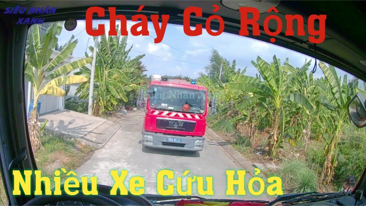 143/ Nhiều Xe Cứu Hỏa Đi Bảo Vệ Nhà Khi Cháy Cỏ Lớn