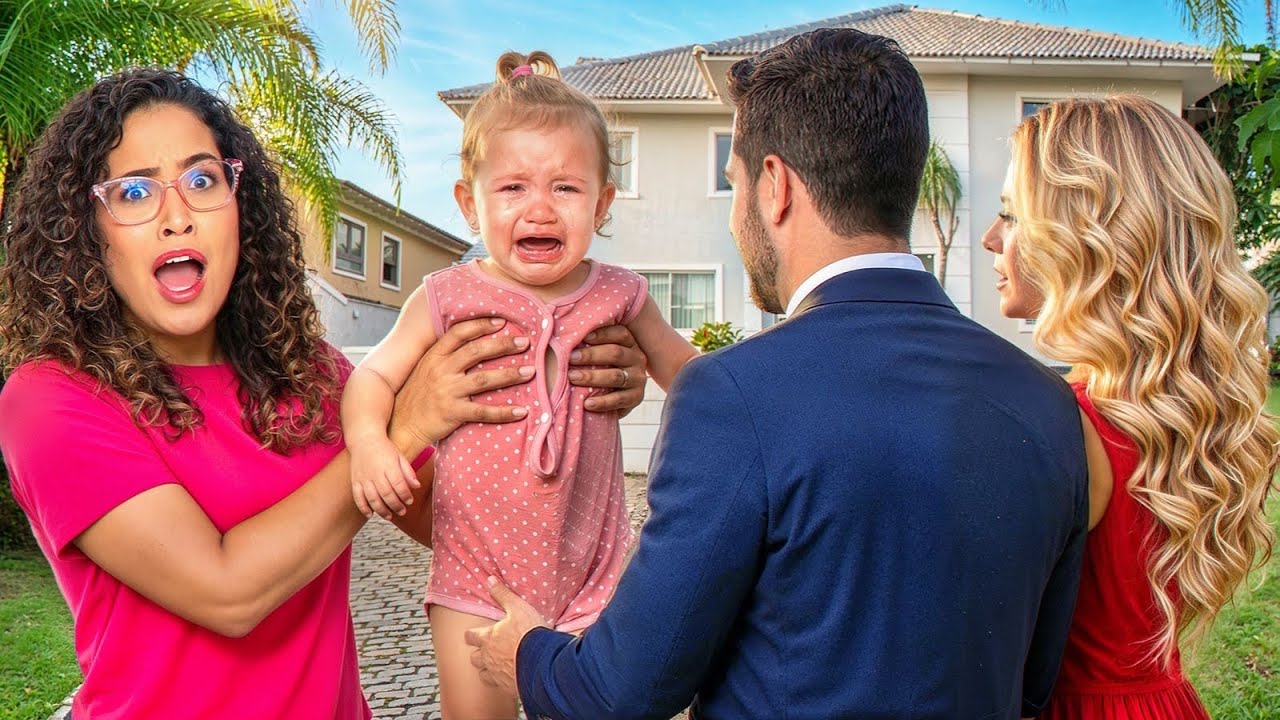 A BEBÊ ABANDONADA FOI ADOTADA POR UMA FAMÍLIA RICA!