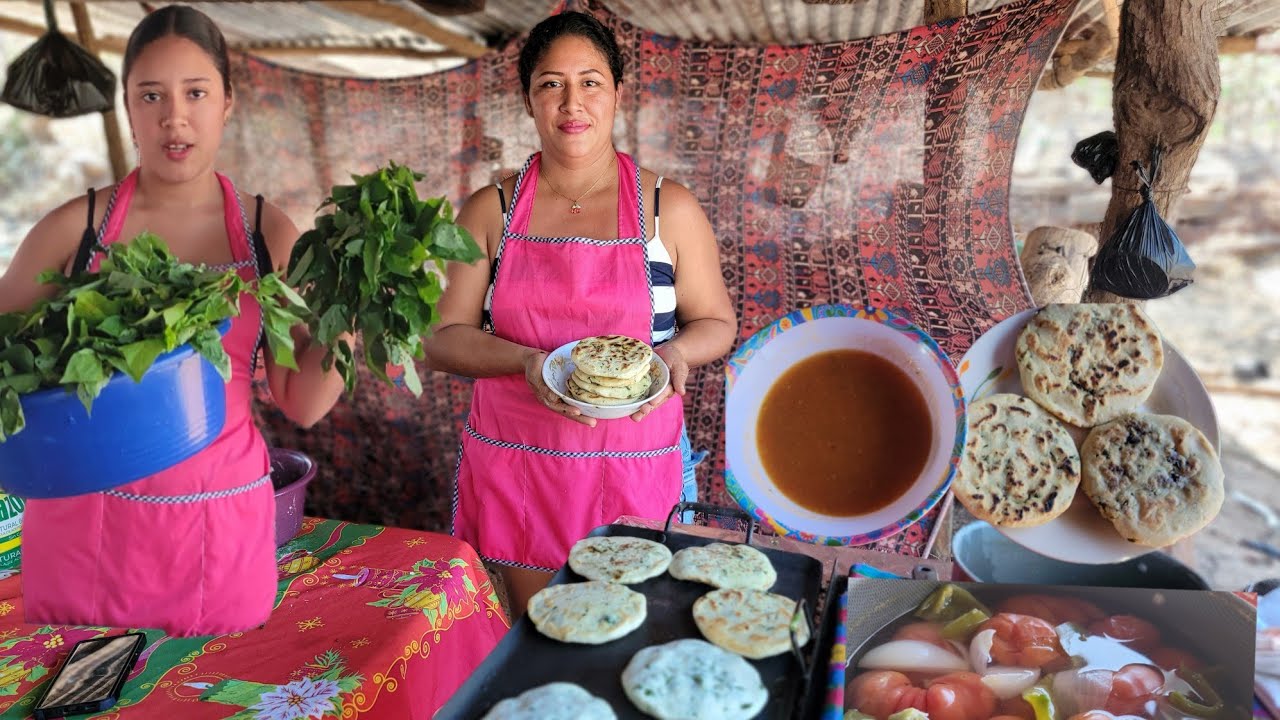 PREPARANDO UNAS RICAS PUPUSAS DE MORAS Y SALSITA DE TOMATE 🍅 CRIOLLO 