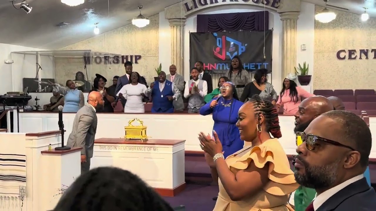 🔥 🔥Davani Beck & The Tampa Mass Choir singing “Hold On” by Ricky Dillard!  It got Real Churchy!!🔥🔥