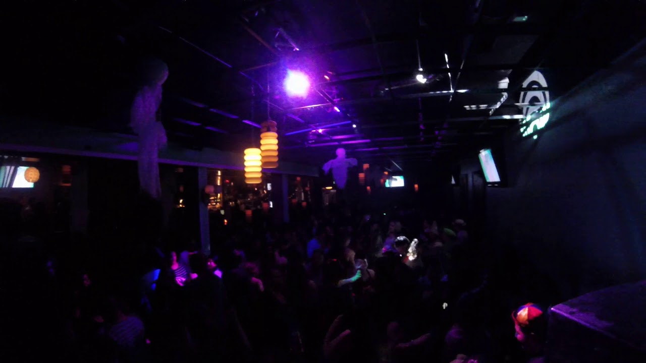 HALLOWEEN 2018 BLUE ICE DEEJAY GUZ  ON THE MIX