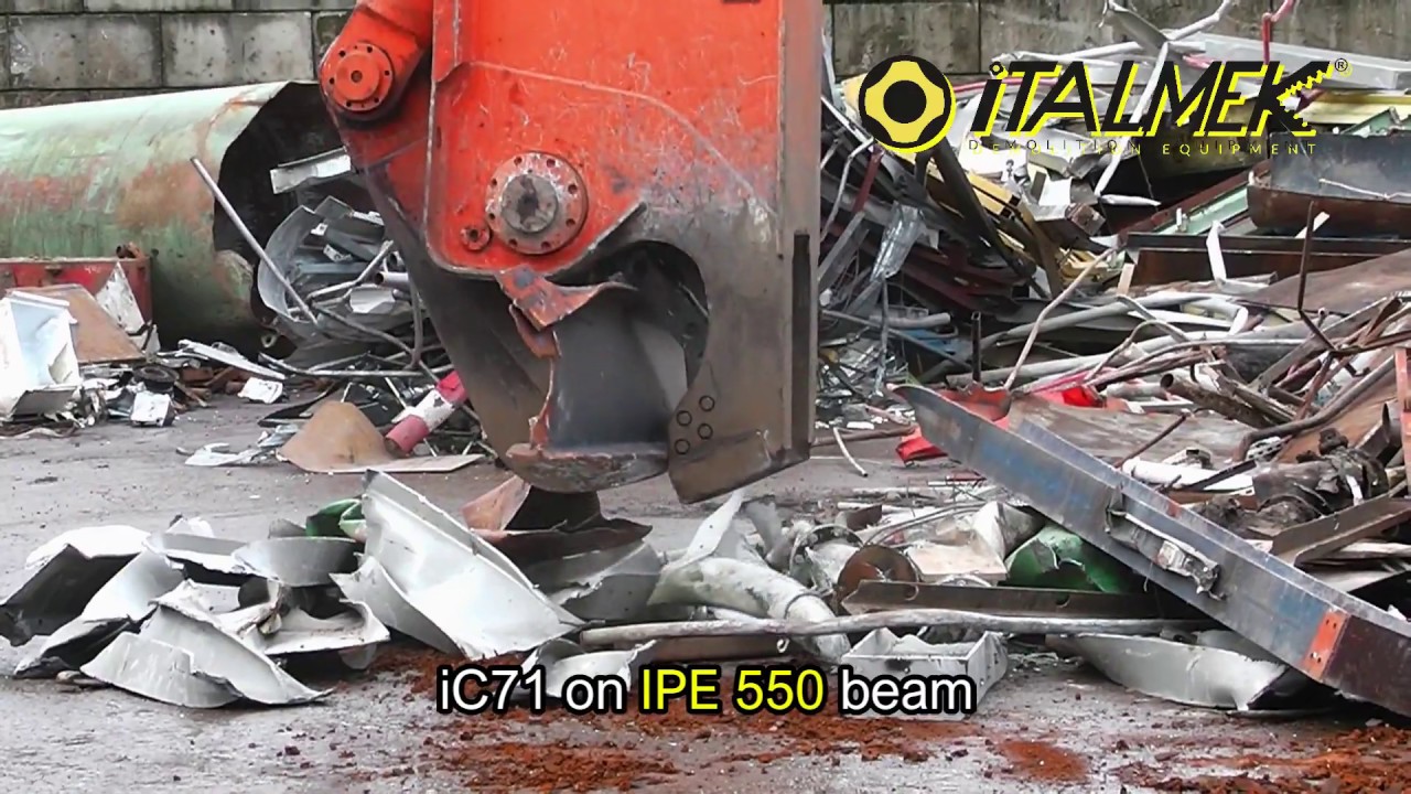Ножницы для резки стали ITALMEK IC71 на HEA450 во дворе рециклинга JANSEN