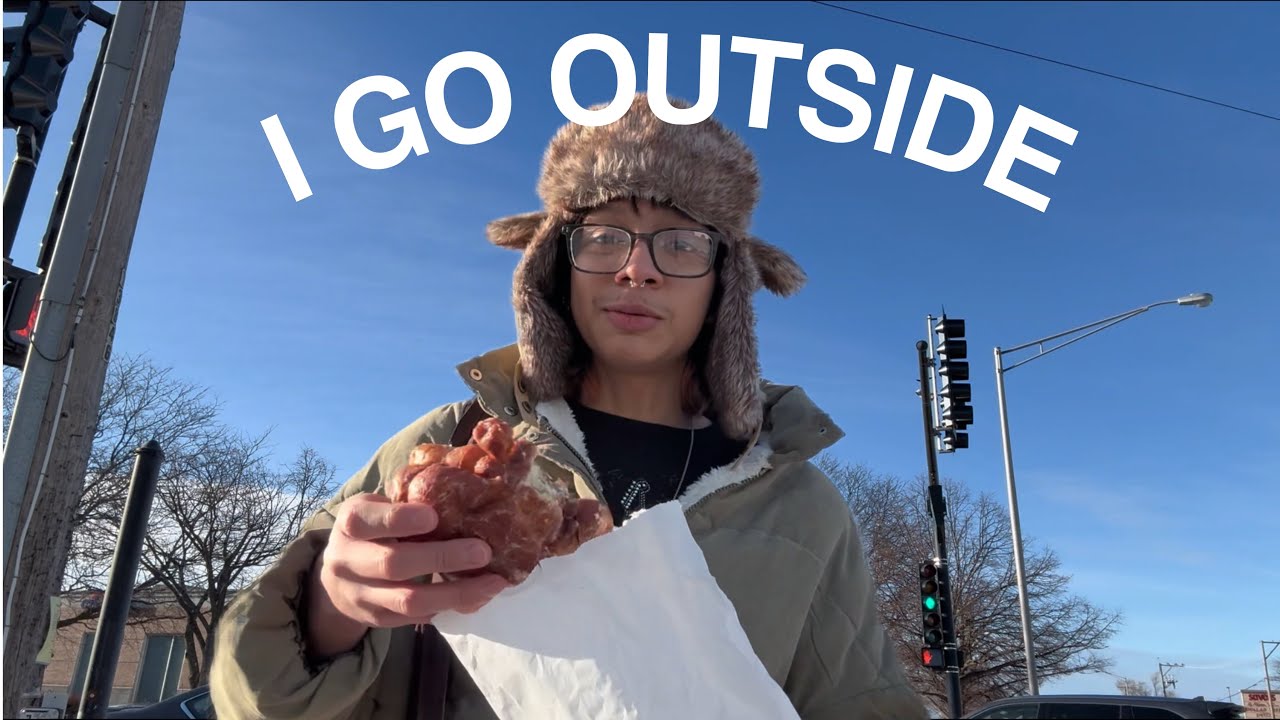 I GO OUTSIDE FOR THE FIRST TIME (VLOG)
