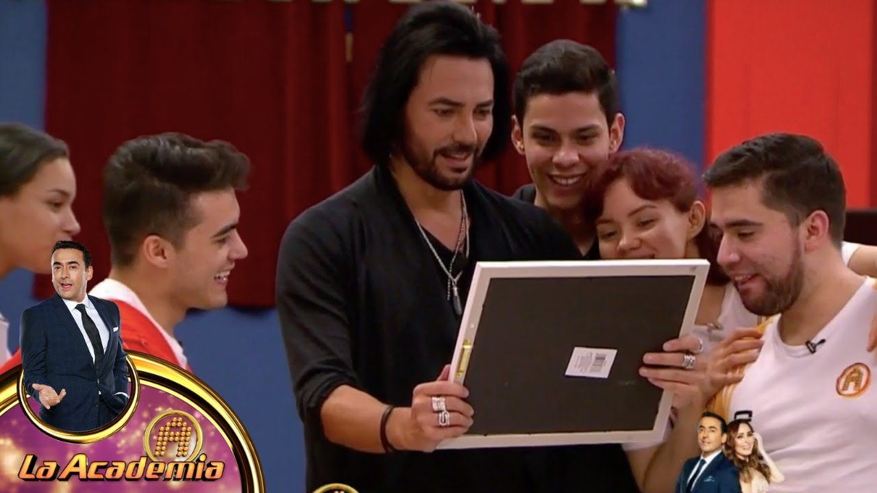 ¡Beto Cuevas cenó con los académicos por última vez y recibió un regalo muy especial! | La Academia