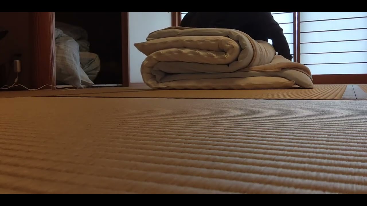 骨延長患者が布団をしまう動画（足腰の動画）