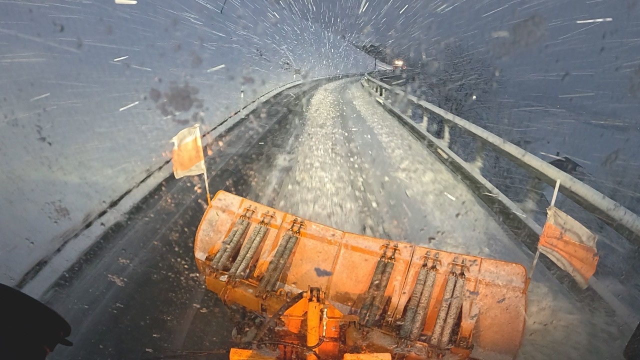 ❄️Snow removal in the mountains with Unimog U400❄️ @Agrarvideos Lipperhof #asmr