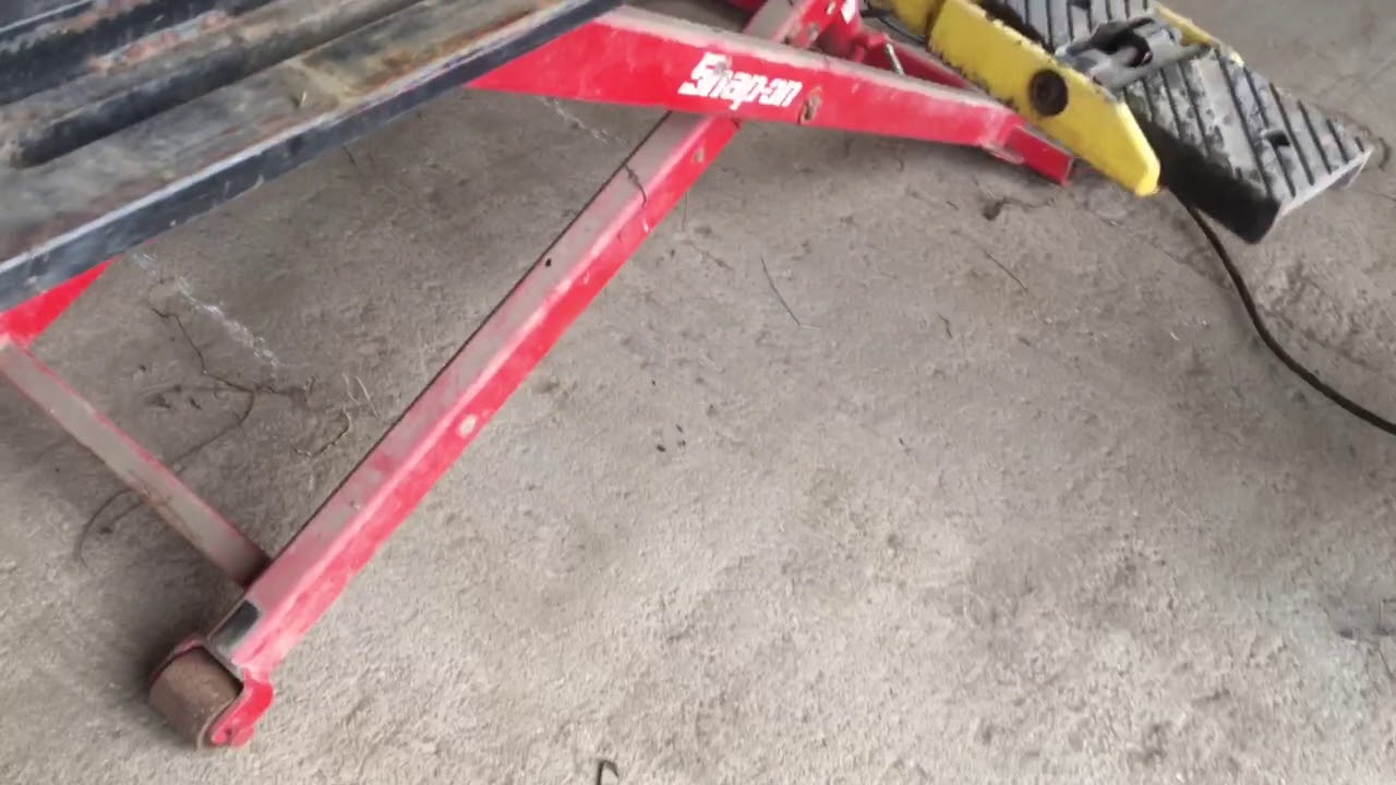 BigIron Online Auctions, Snap-On Wheeltronic EELR300A Auto Lift, January 17, 2018