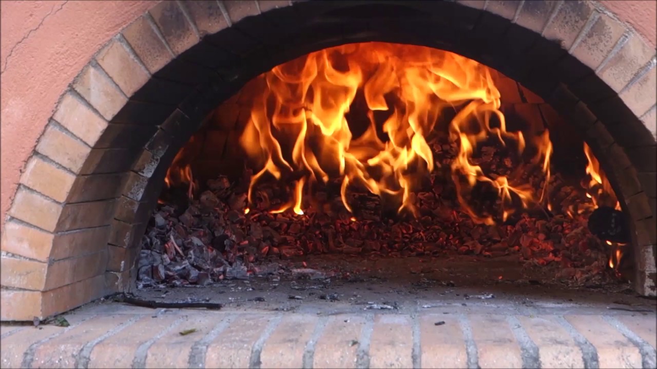 Πως μαγειρεύουμε σε παραδοσιακό ξυλόφουρνο