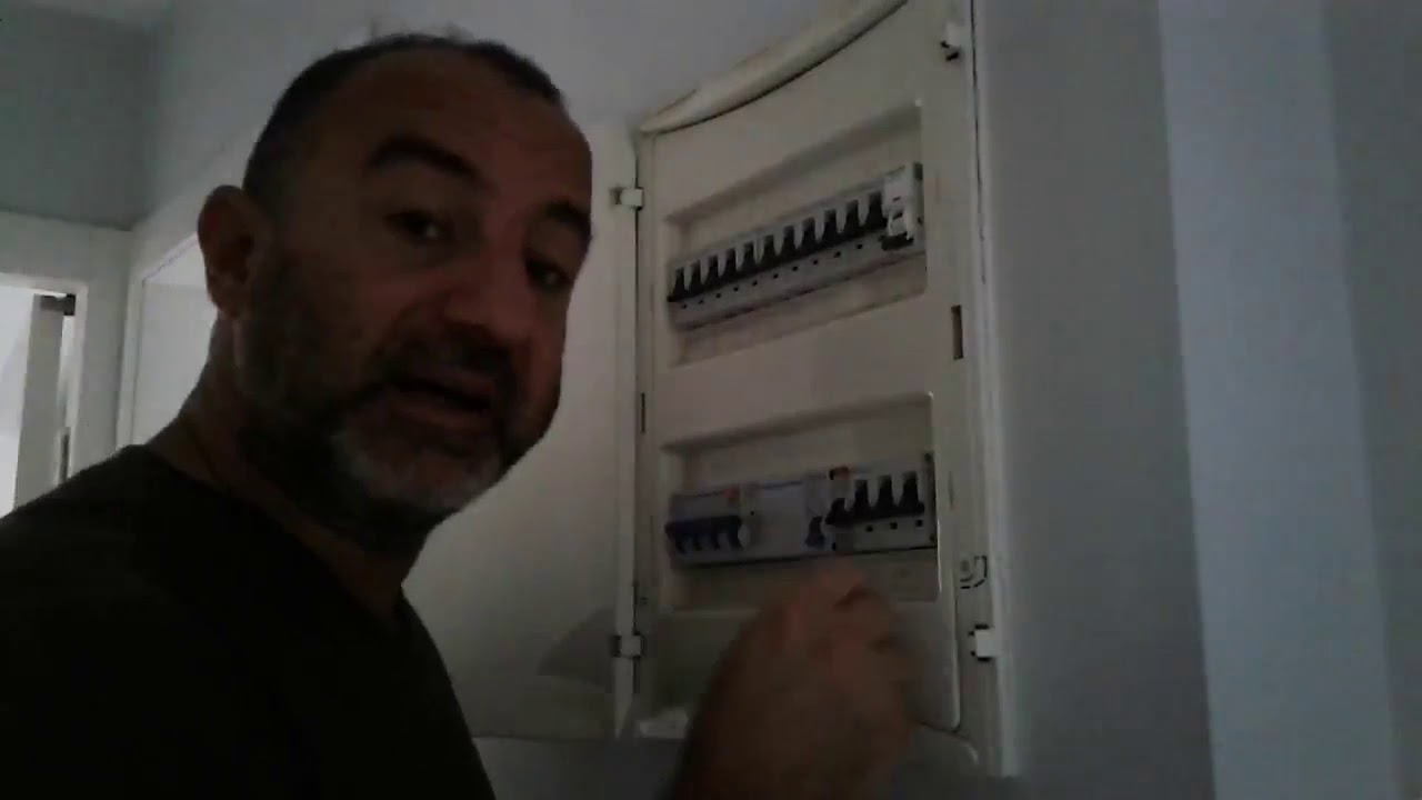 פחת שקפץ בלוח חשמל