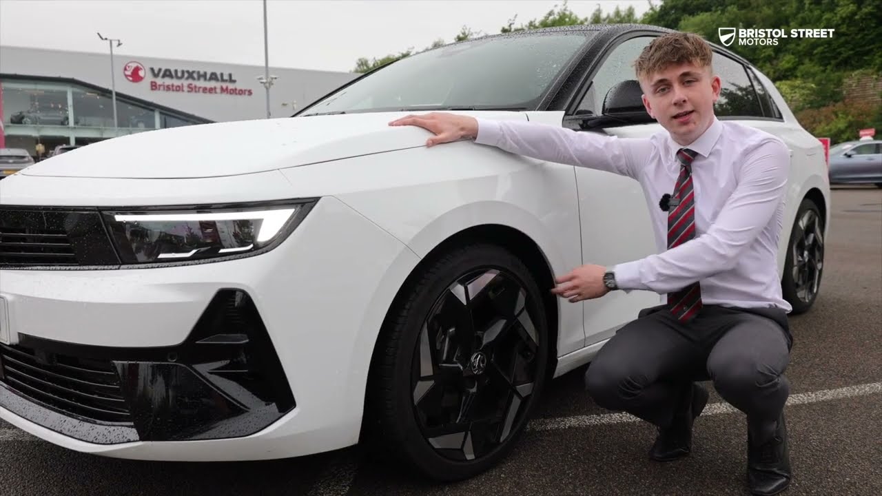 A Vehicle Tour of the 2023 Vauxhall Astra GSe Plug-in Hybrid | Bristol Street Motors