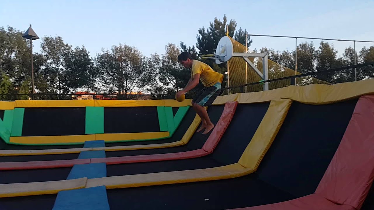 Quad Between the Legs (Penta attempt) + Dunk