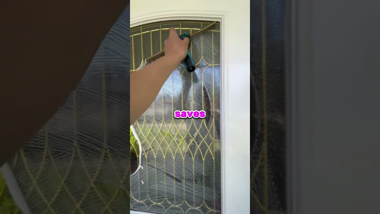 How to clean a window using the traditional method✅ #hustle #sidehustle #windowcleaning #serviceindu