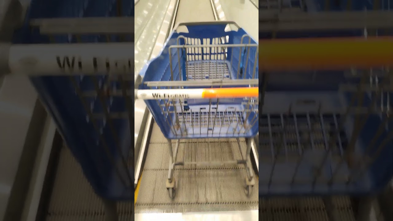 carros de Walmart centro de Cabo san Lucas sin servir, carros que deben estár fuera de servicio