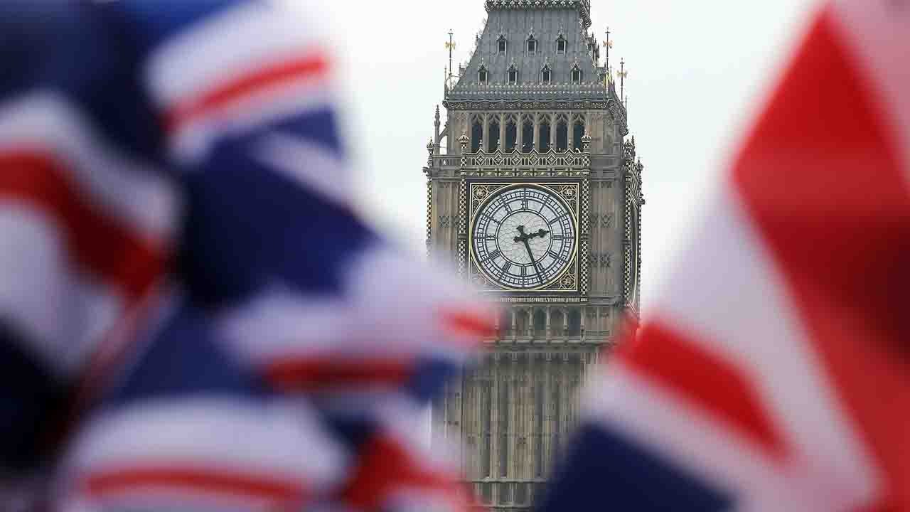 Stay or go? EU nationals struggle with UK residency rules