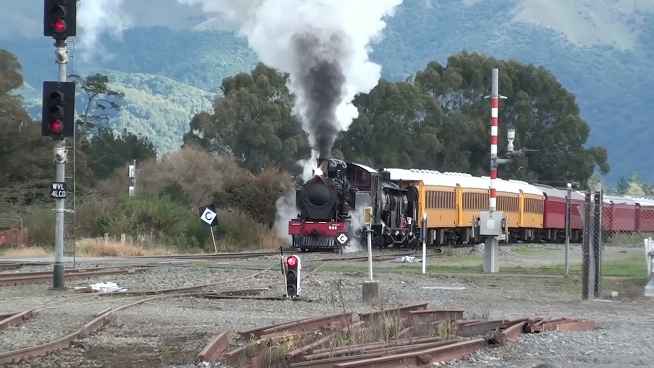 Manawatu Gorge Trekker Ww 644 steam train to Woodville 22 June 2025
