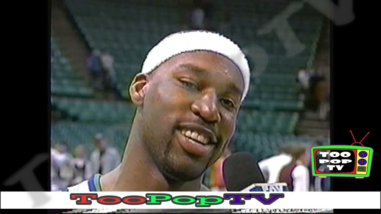 Baron Davis chats postgame with Gil McGregor. (2002)