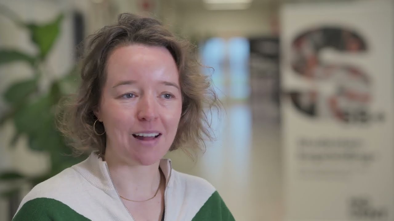 Charlotte draagt zorg voor haar studenten.