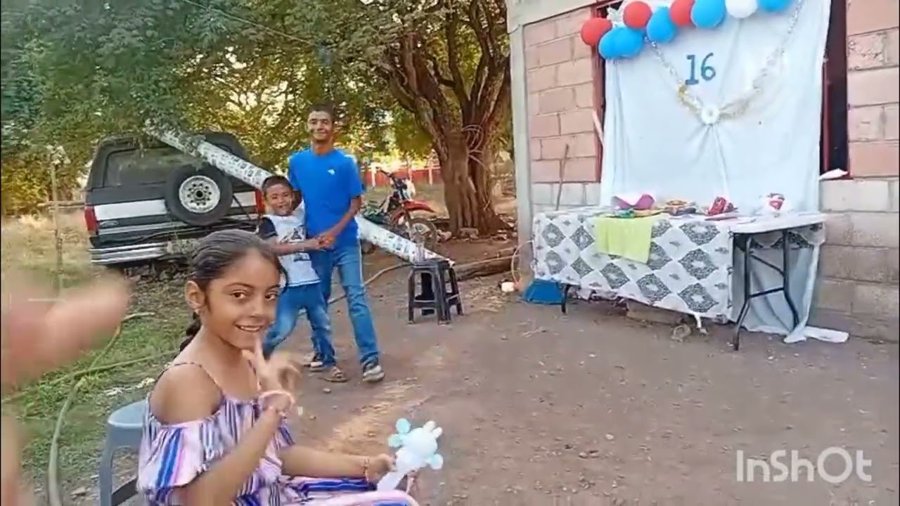 # ixtapilla.  Rosy Soto. Y su chicle.  Y chuche volvió Aser fiesta. De 16 años 🤣