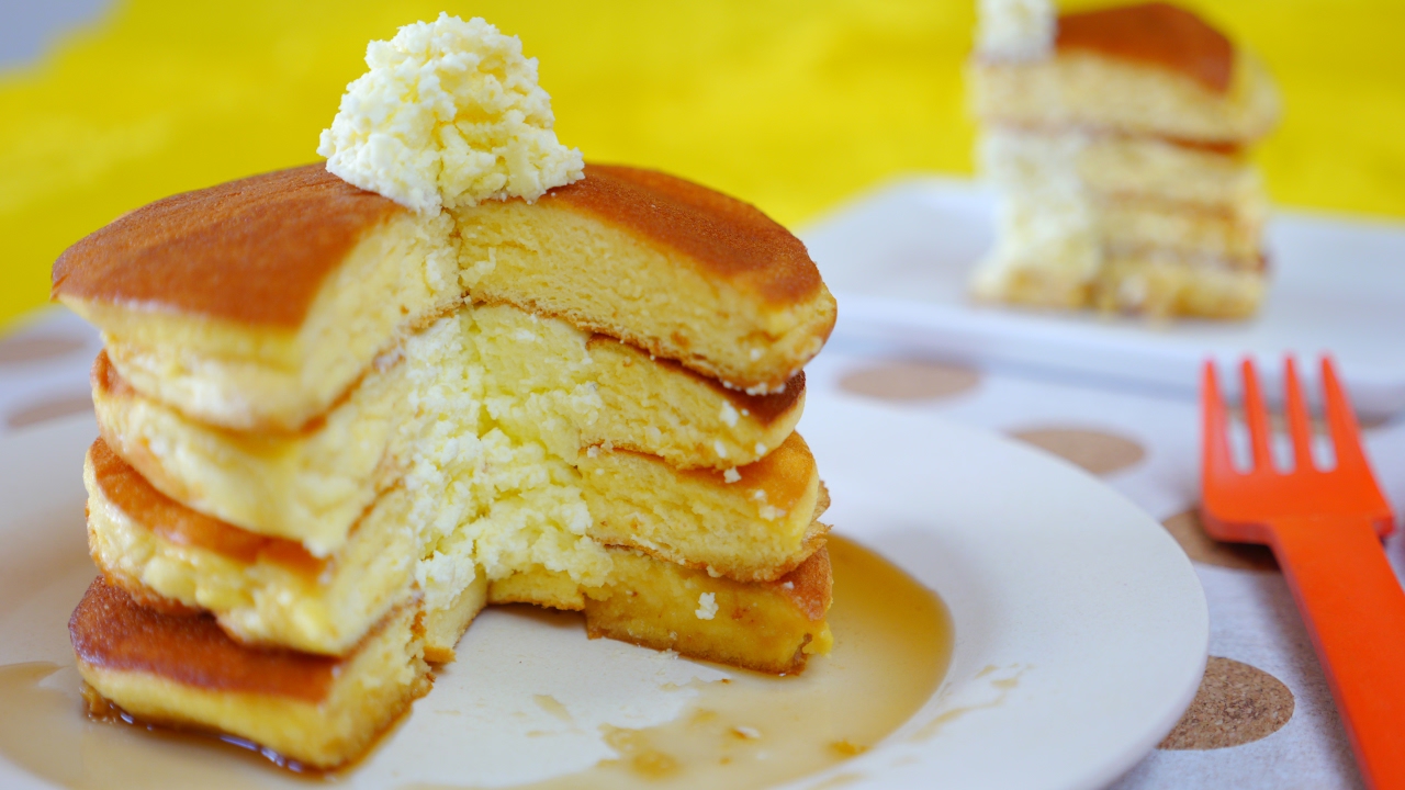 Trick Recipes: Faux Pancakes Souffle cake なんちゃってホットケーキ 冷蔵庫開けて「ホットケーキ？」「違うよん、スフレだよん」な作り置きレシピです