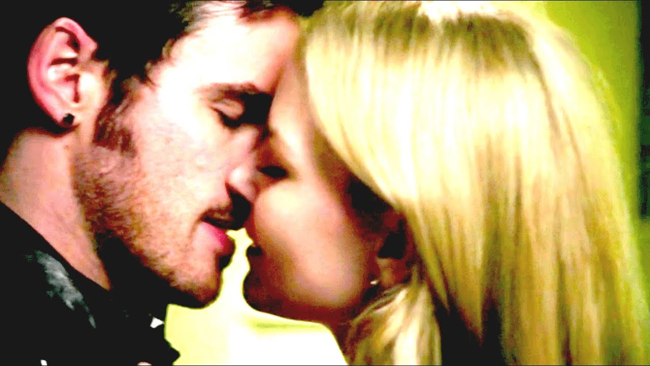 Hook & Emma || You Belong With Me