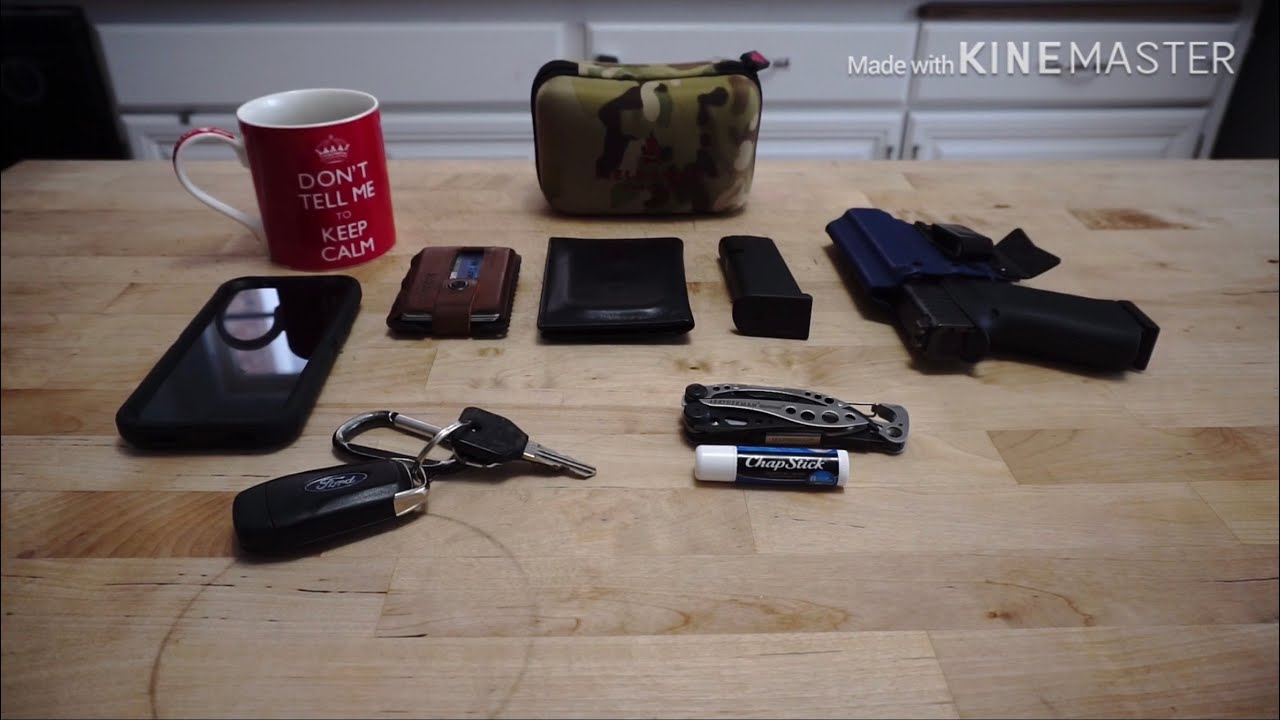 What does a cop carry off duty? Police Officer’s EDC (everyday carry).