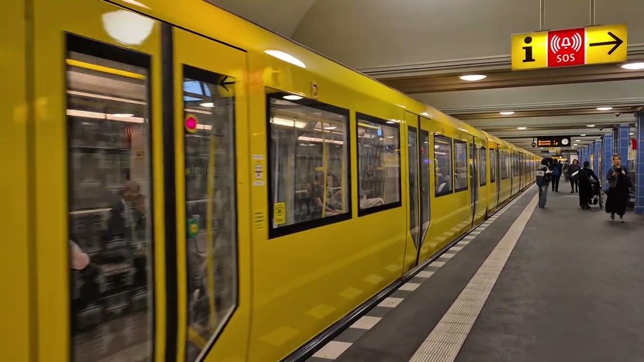 Ausfahrt einer HK08 in U-Bf. Boddinstra&szlig;e in Berlin 