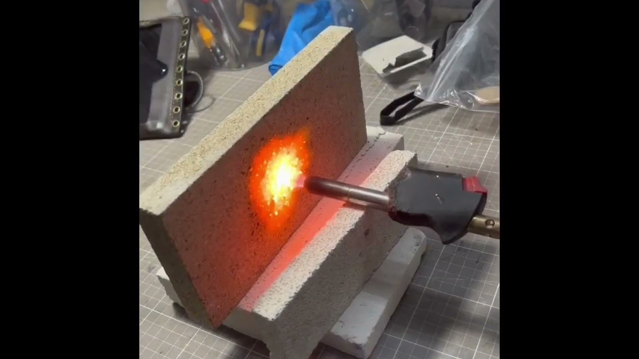 Prueba de ladrillos refractarios / Testing of refractory bricks