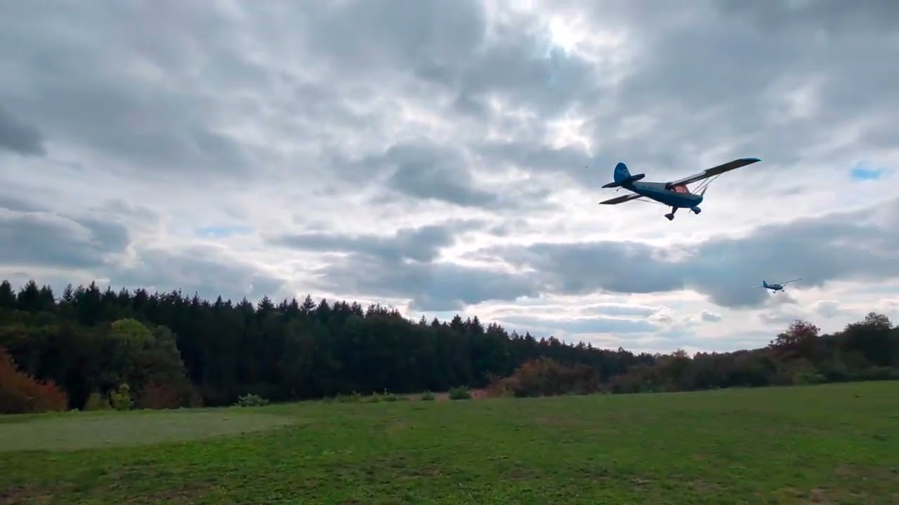 2x Aviat Husky 33% von Grupp Modellbau im Synchronflug zur Musik