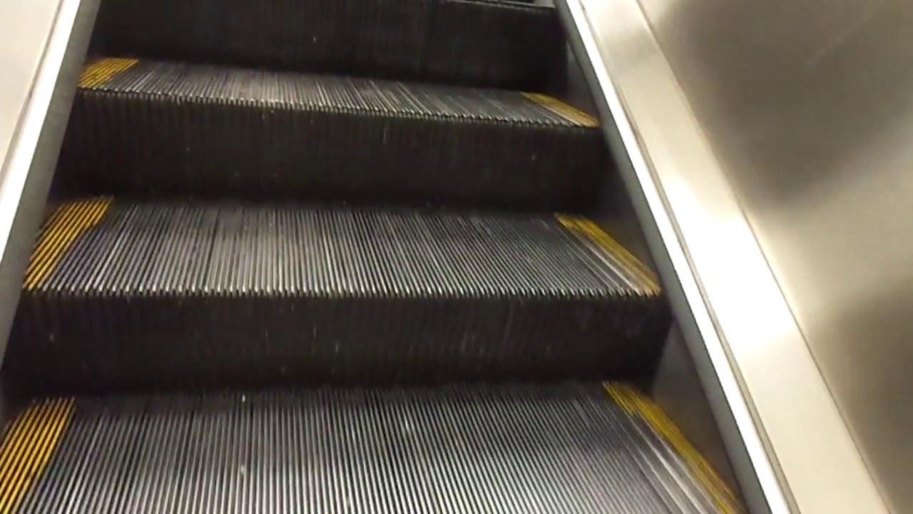 Macy's Quaker Bridge Mall Lawrence Township, New Jersey (Otis Escalators)
