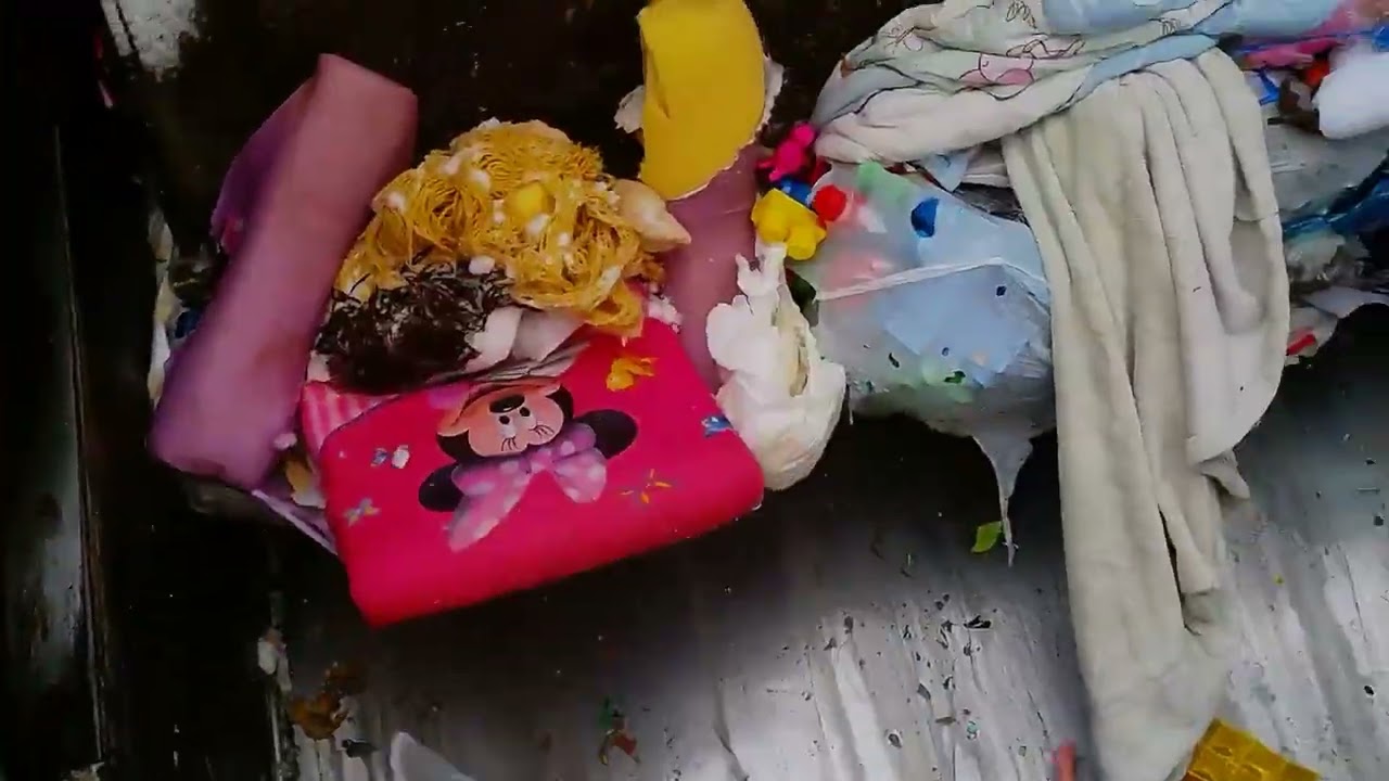 Cabbage Patch girls and other toys get tossed in the rear loader garbage truck