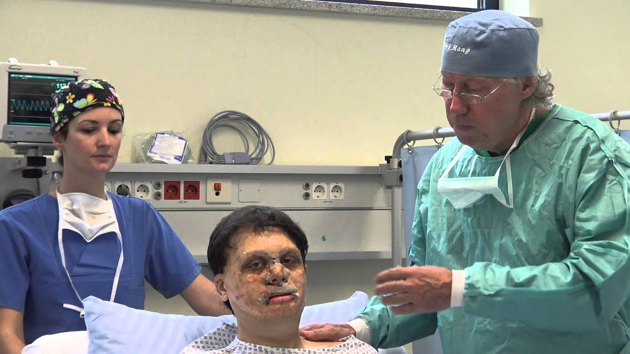 Prof. Werner Mang operiert Ramstein-Opfer