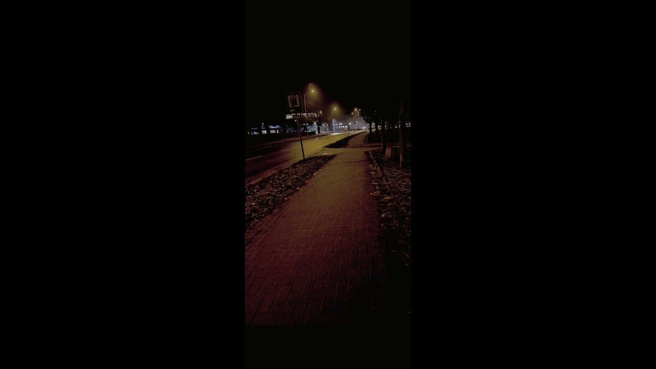 malymaja - Bezchmurne niebo, puste ulice 