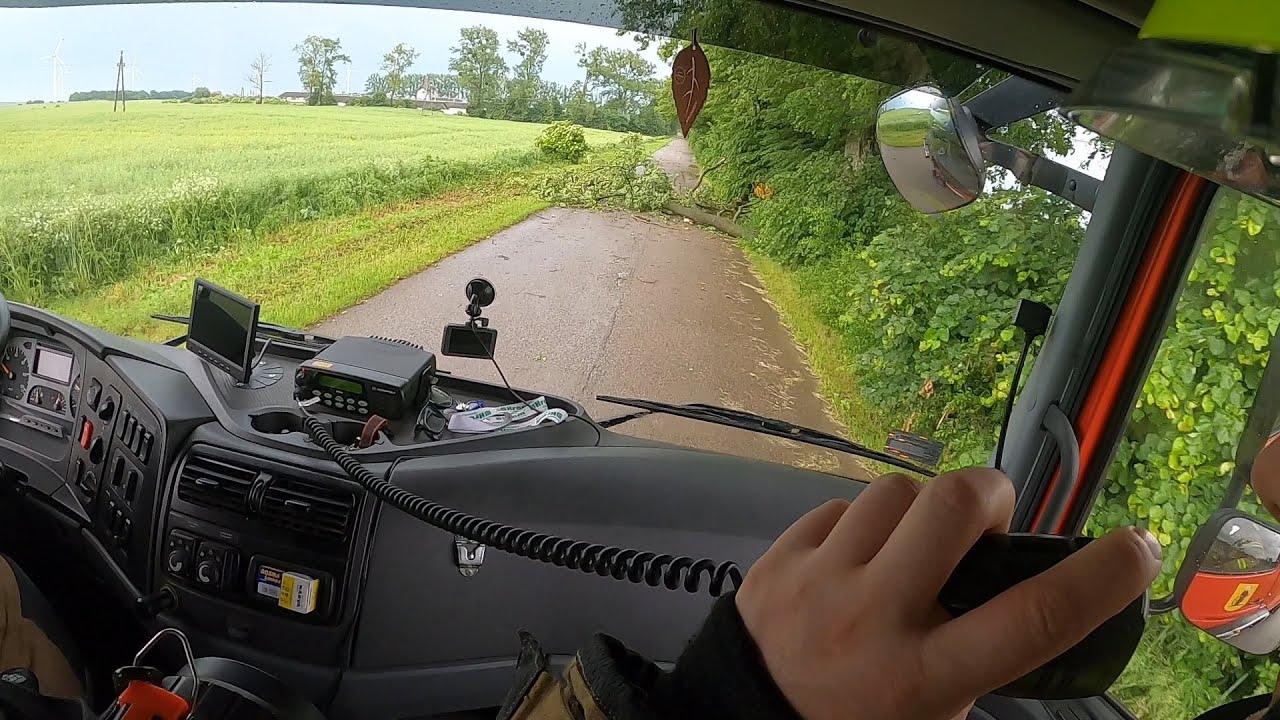 [ALARMOWO] Mix wyjazdów do usuwania skutków silnego wiatru.