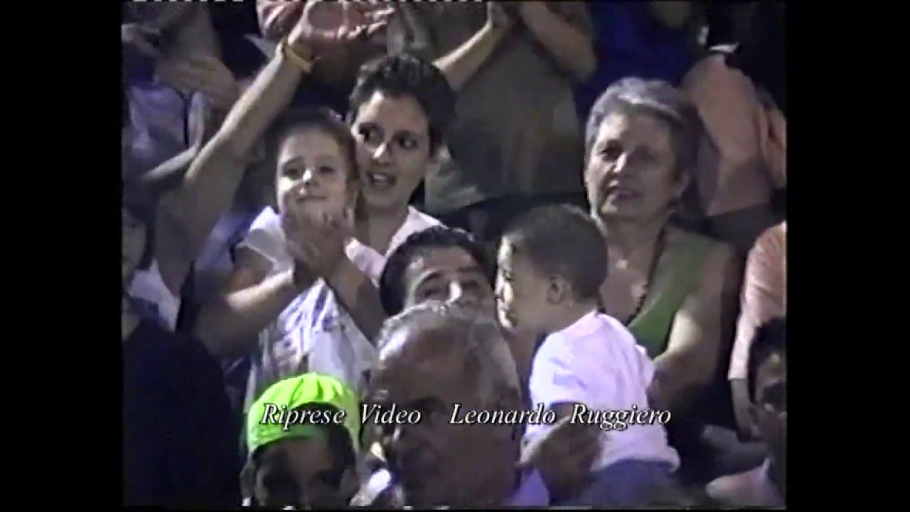 Nola Sabato dei comitati Calzolaio 2000 Cantanti Enzo Parisi Paranza I Volontari