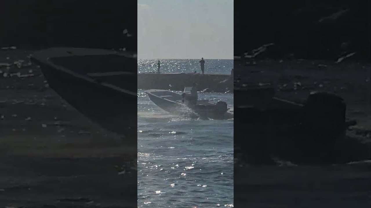 Small Speed Boat in the Jetty Venice Florida #SpeedBoat #VeniceFlorida #JettyAdventure