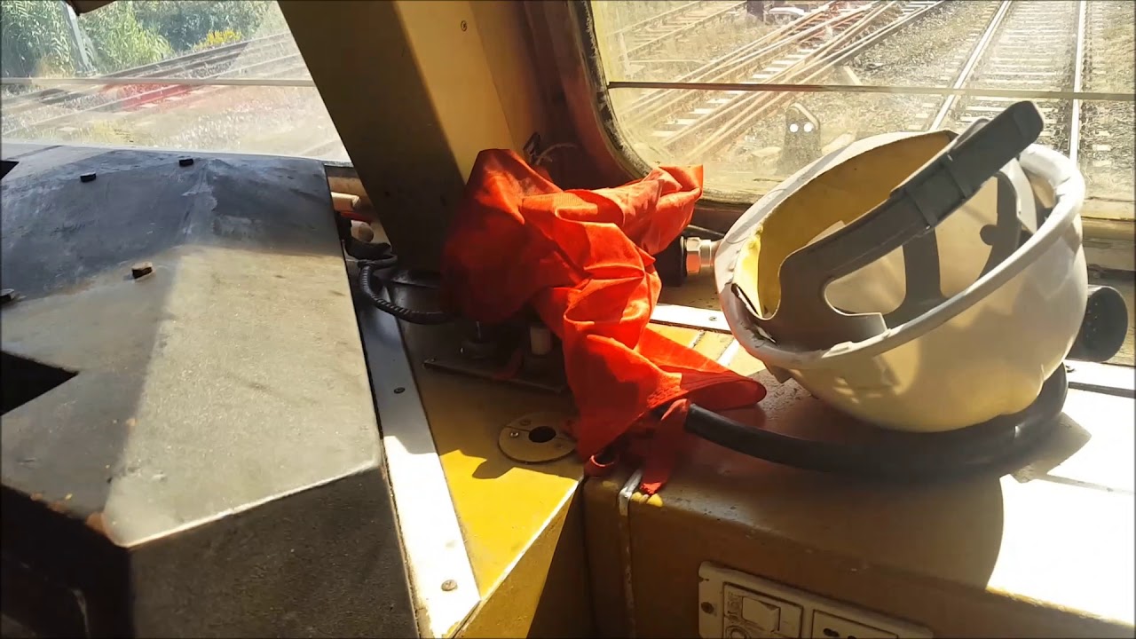 Manovra allo scalo di  Calambrone con E633