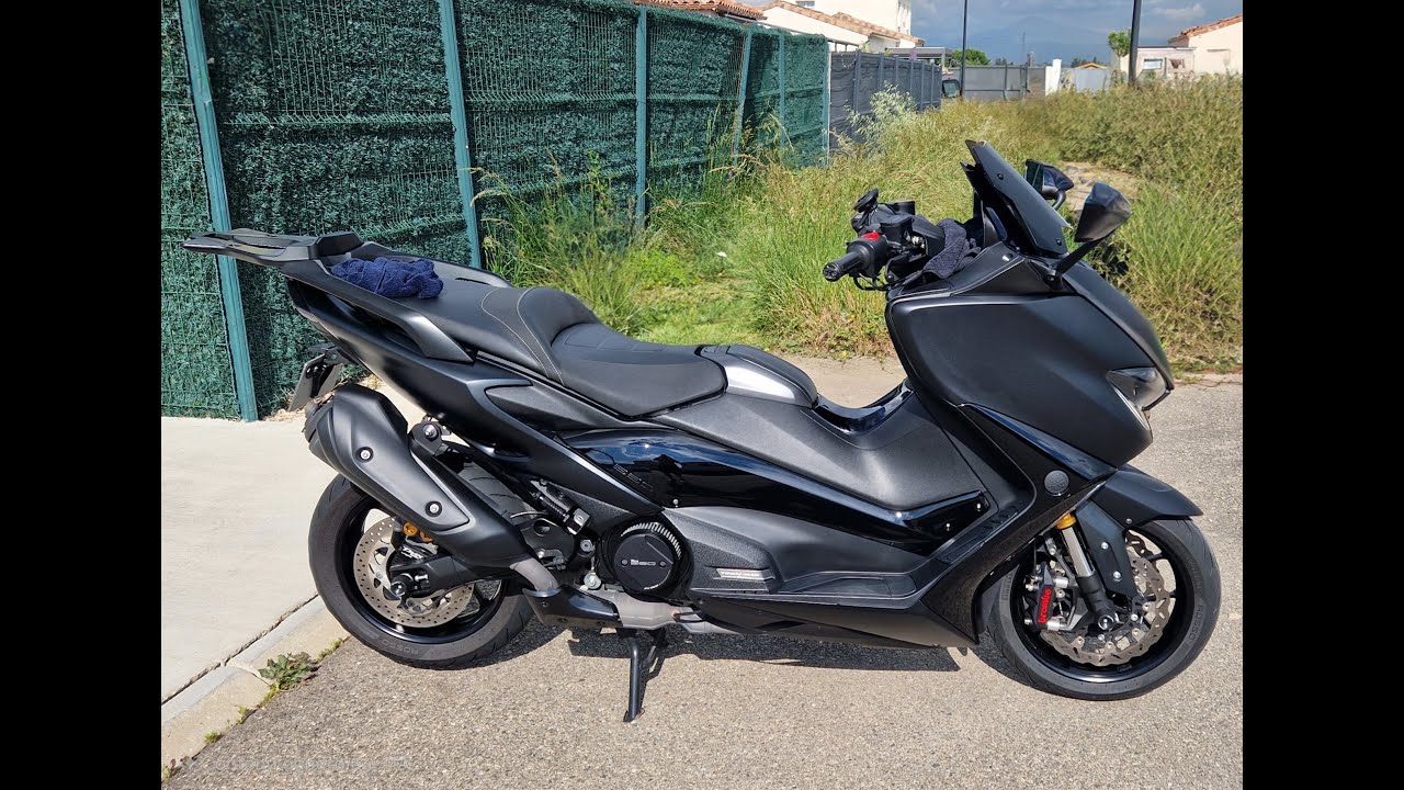 TUTO VIDANGE MOTEUR 5000 KMS TMAX 560