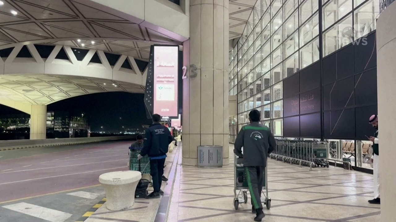Top News - Lufta mbyll qiejt, avionët në pista / Emiratet ‘paguajnë’ shpenzimet e të bllokuarve