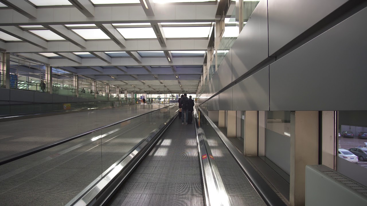 China, Beijing Capital International Airport, 2X moving sidewalk, 1X escalator