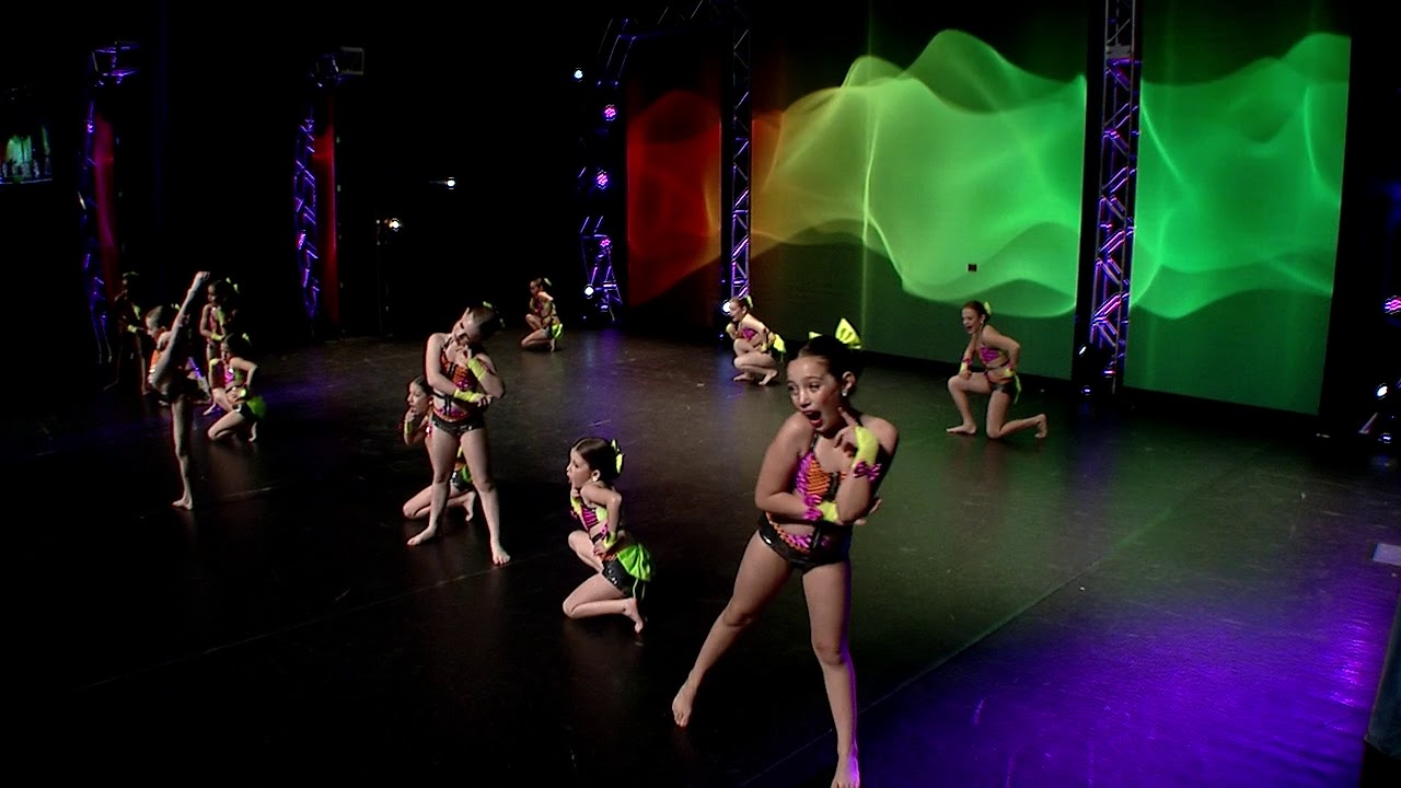 Fashionista Large Group Showstoppers 2019