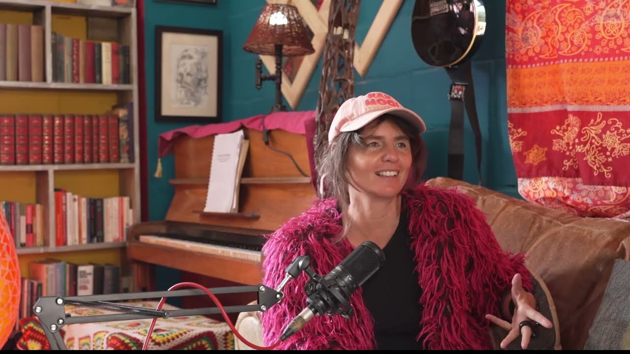 Bibi Slippers praat poetry op die Wasgoedlyn
