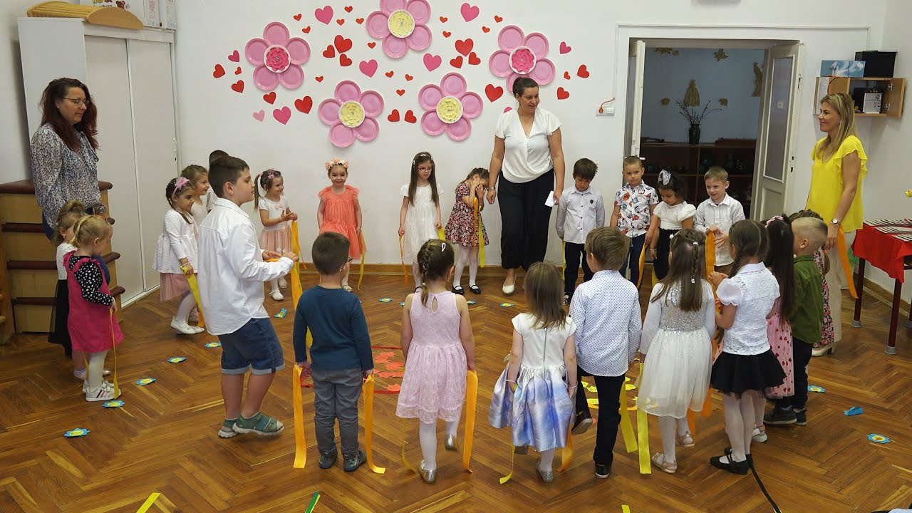 Anyák napi műsor a Szivárvány csoportban 2025. május 6